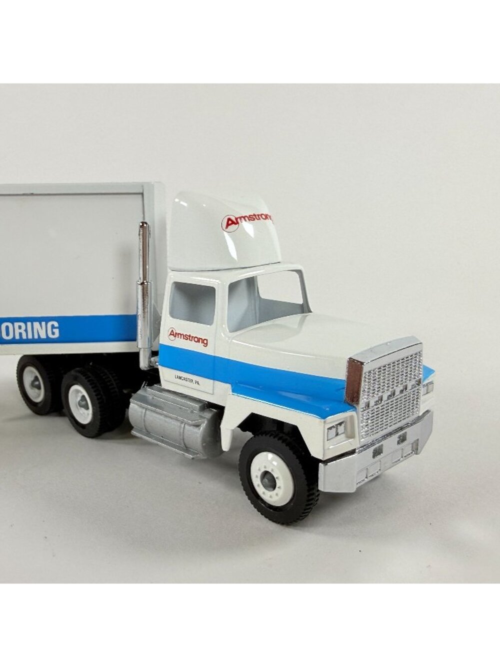 Winross Armstrong Worlds Largest Flooring Truck DieCast Lancaster PA